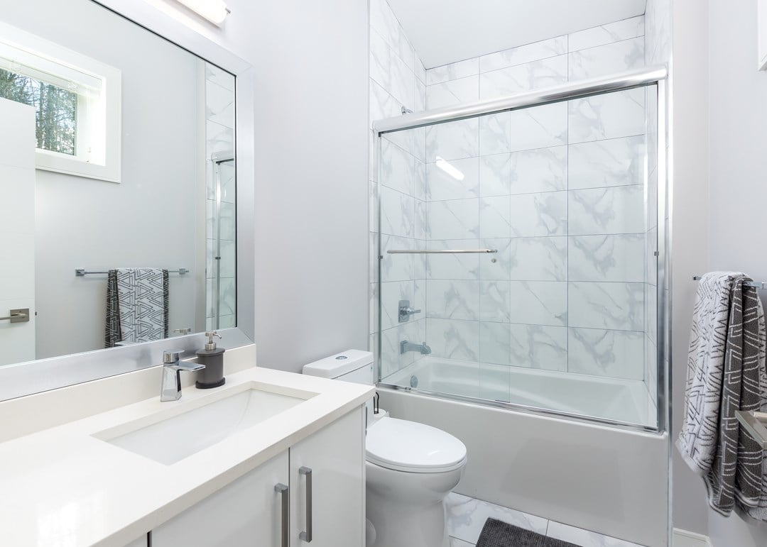 39217 Falcon Cres