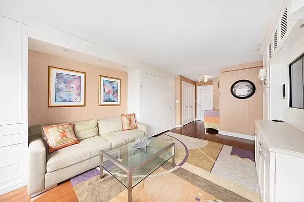 225 East 36th Street Unit: 7L