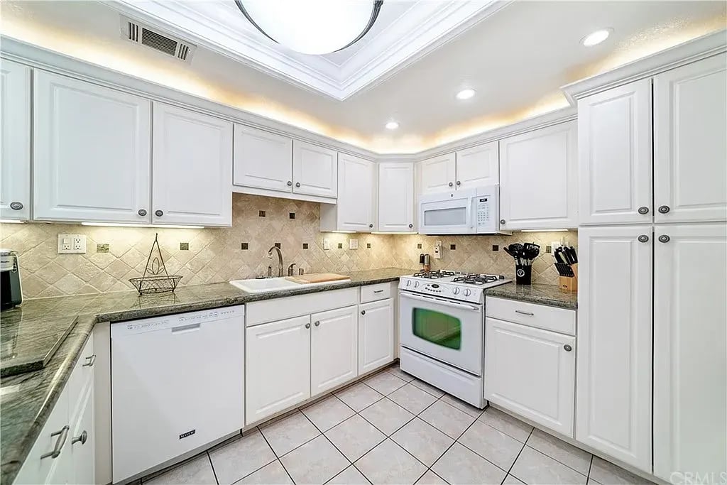 21166 Gladiolos Wy