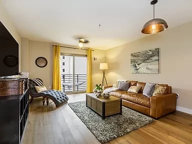 438 W Grand Ave APT 617