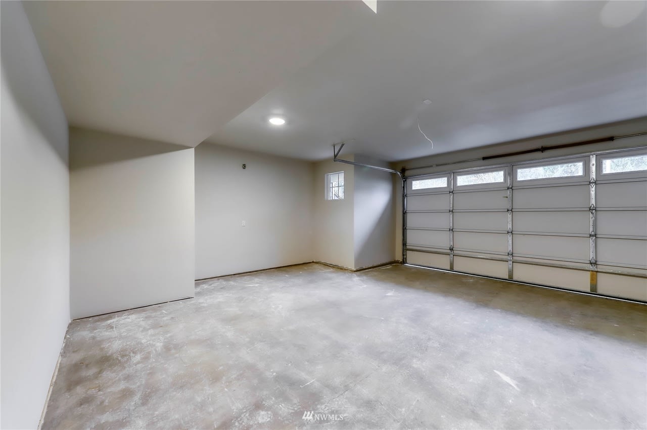 1983 NE Eastmont Court