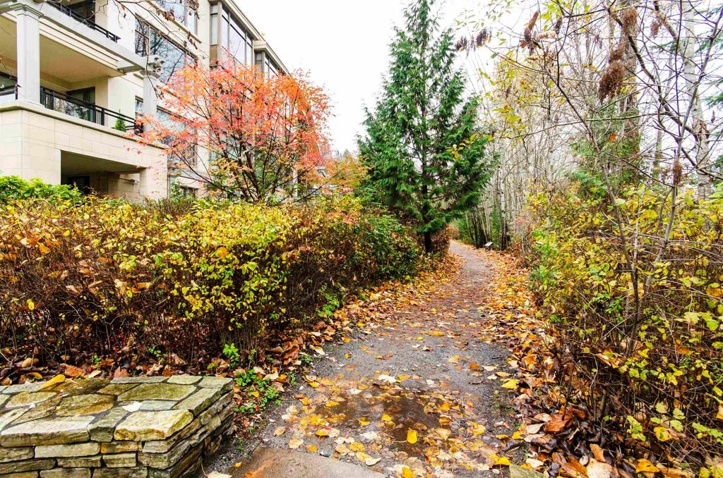 533 Waters Edge Cres, #103