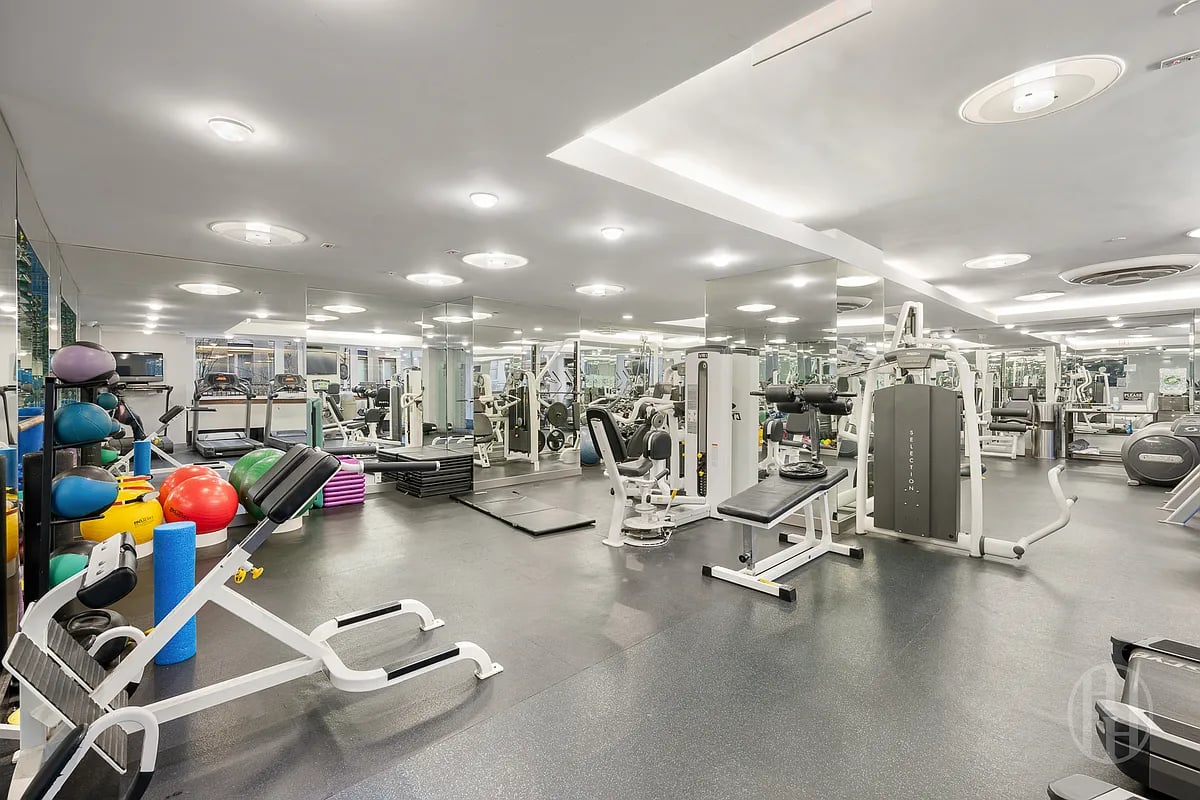 300 East 77th Street 10D