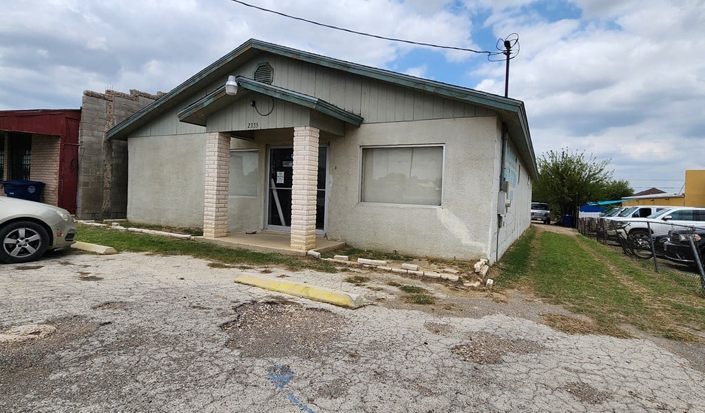 2335 El Indio Hwy