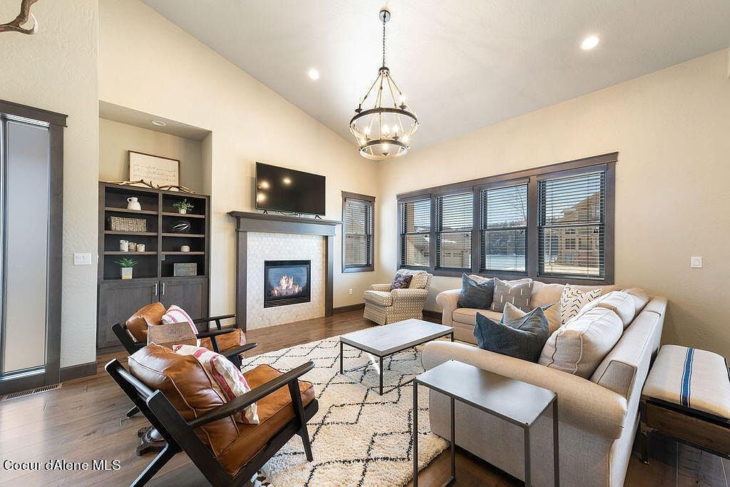 519 Lakeshore Ave UNIT 301