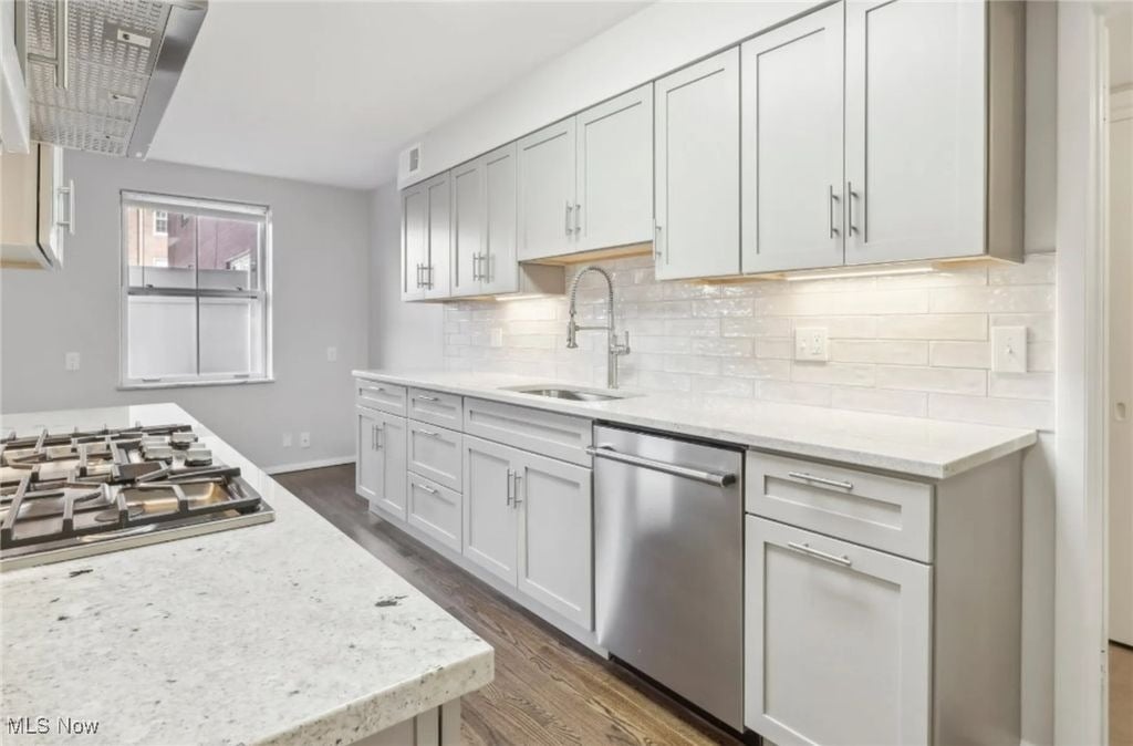2560 N Moreland Blvd #205