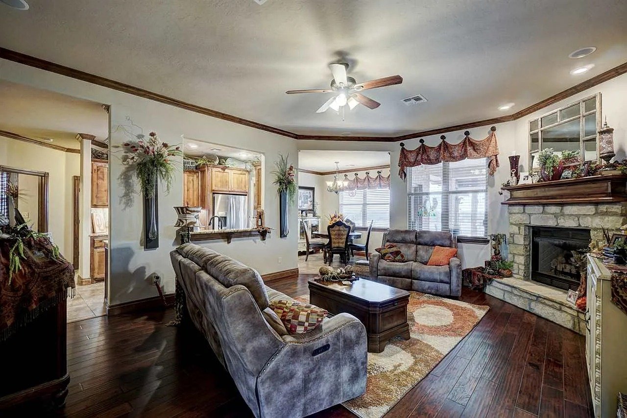 4402 NE Mossy Oak Dr