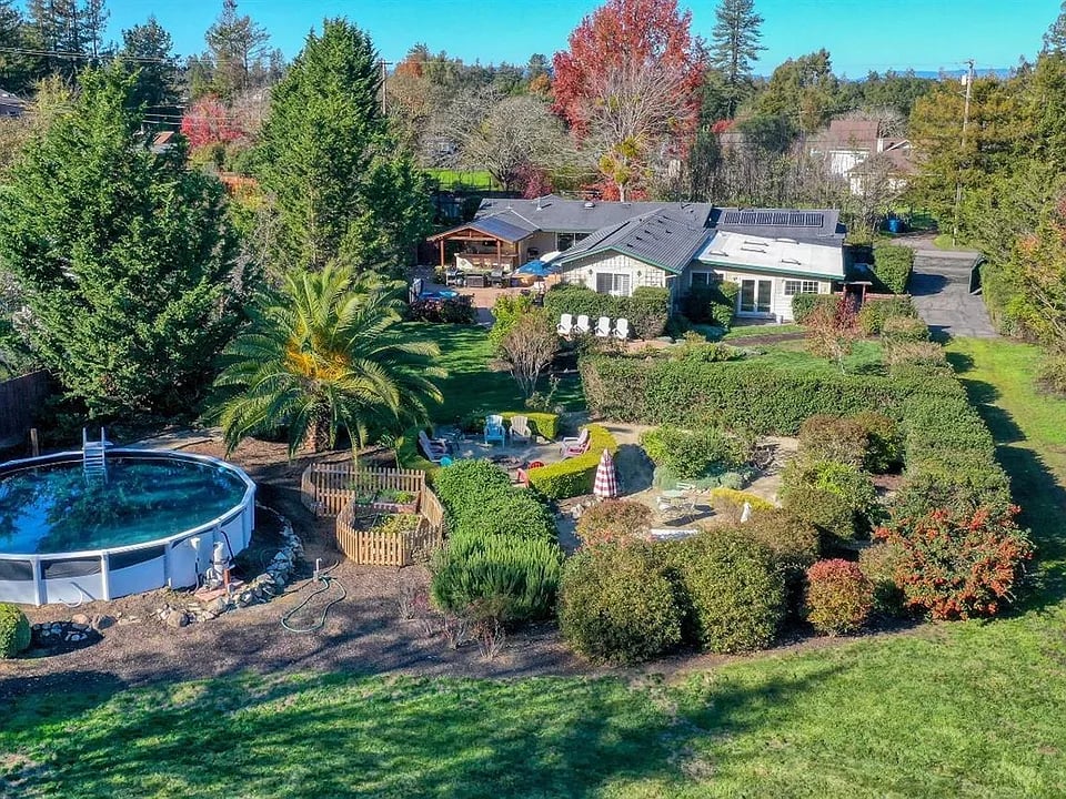 6353 Fredricks Rd