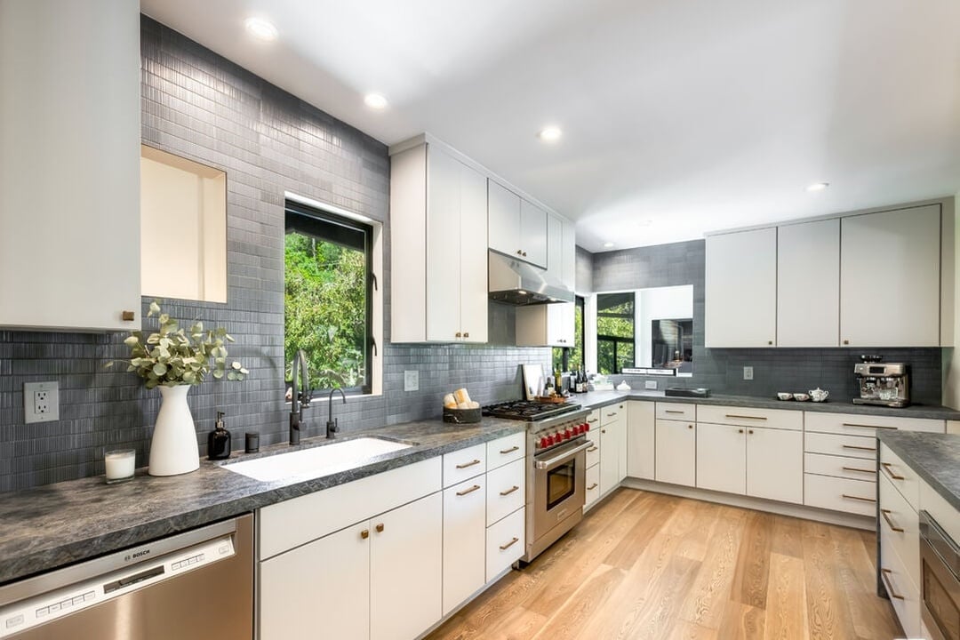 Halo Crest, Queens Rd, 90069