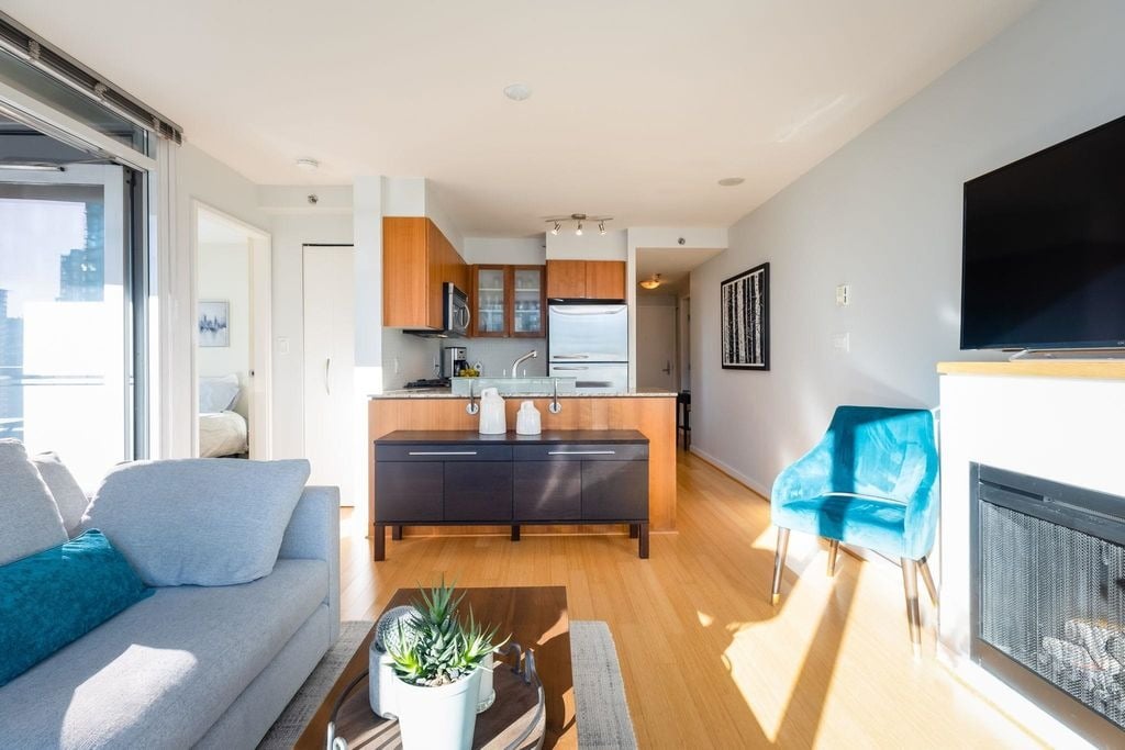 822 Seymour St, #909