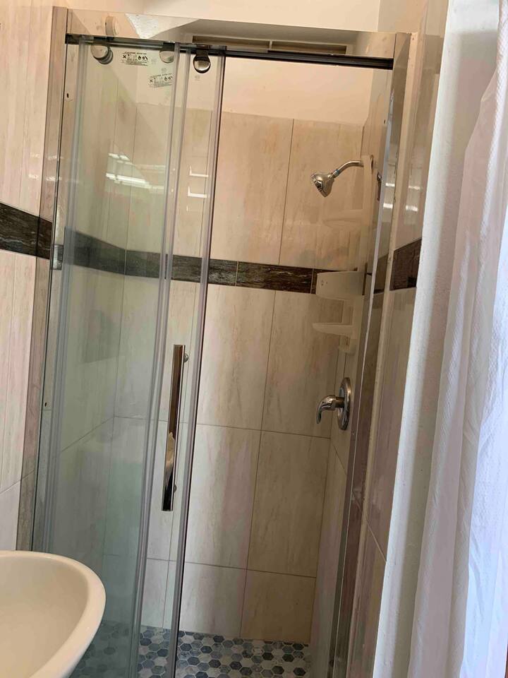 Beach House Apt 9 • 1BR + Sofa Bed • Full Kitchen - Airbnb