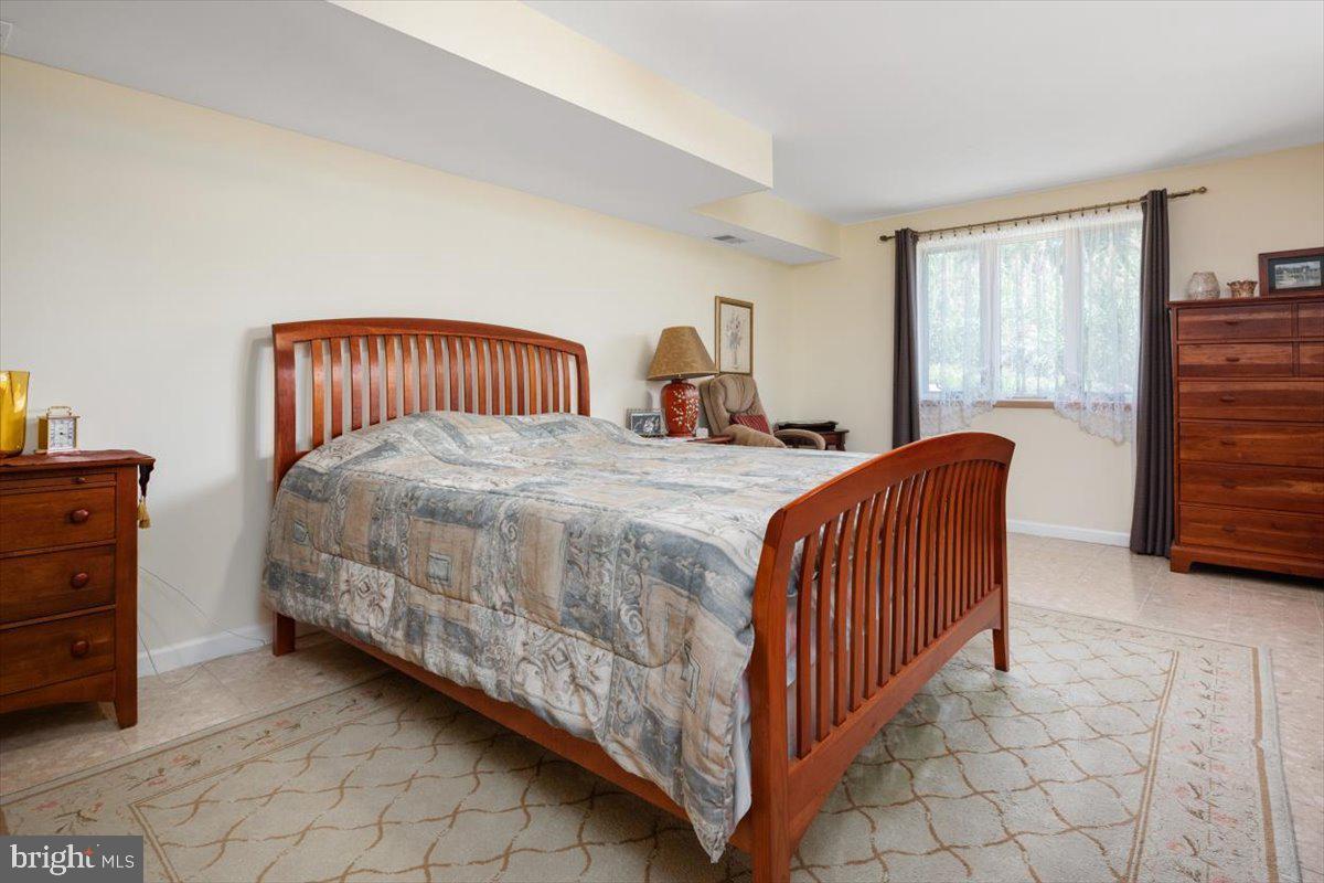88 E Lake Dr