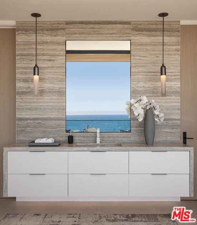 Zenith Horizon, Malibu Rd, 90265