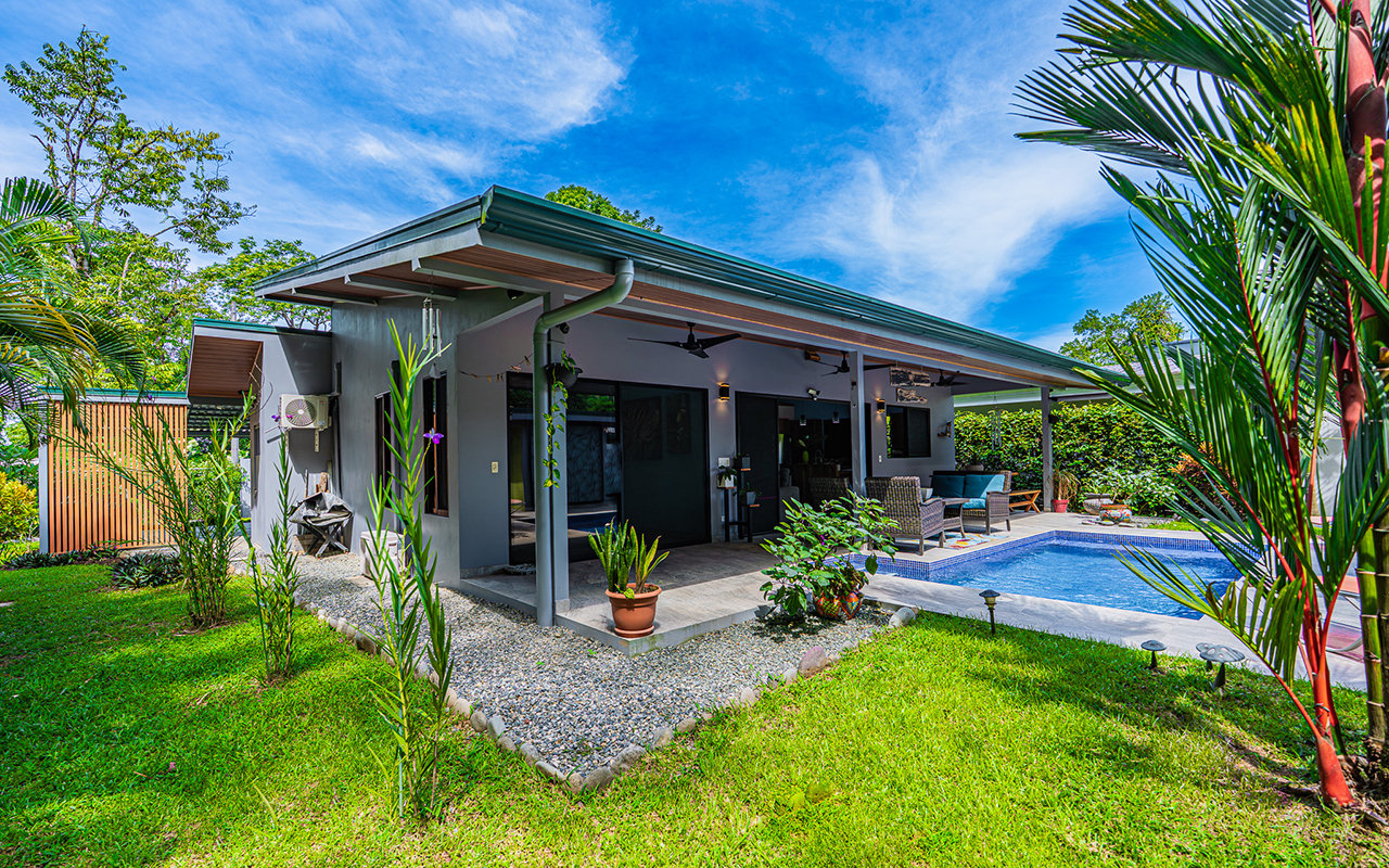 Home Near Downtown Uvita with Private Forest and Creek