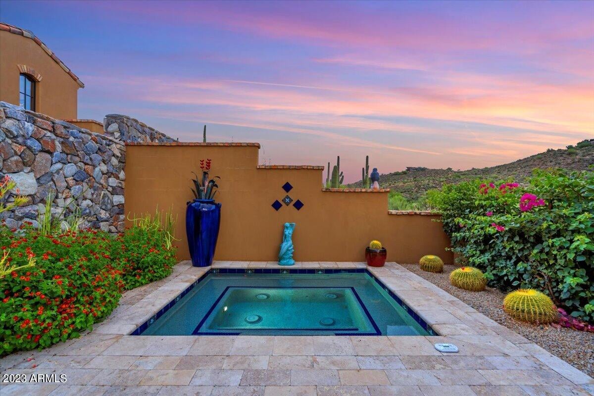 9514 E Madera Dr