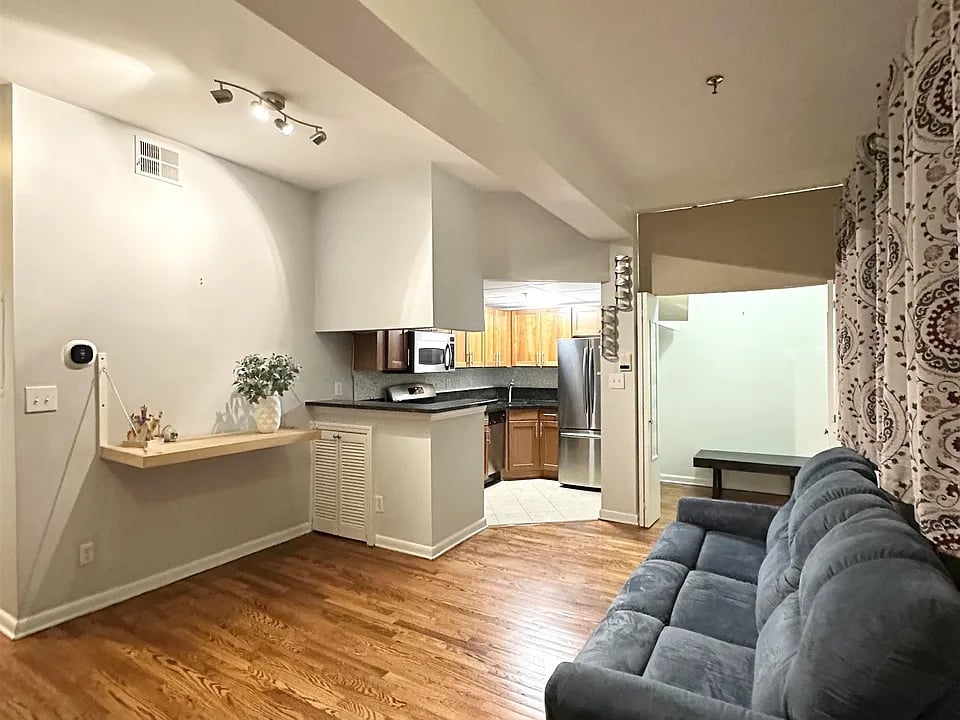 227 Christopher Columbus Unit: 233B