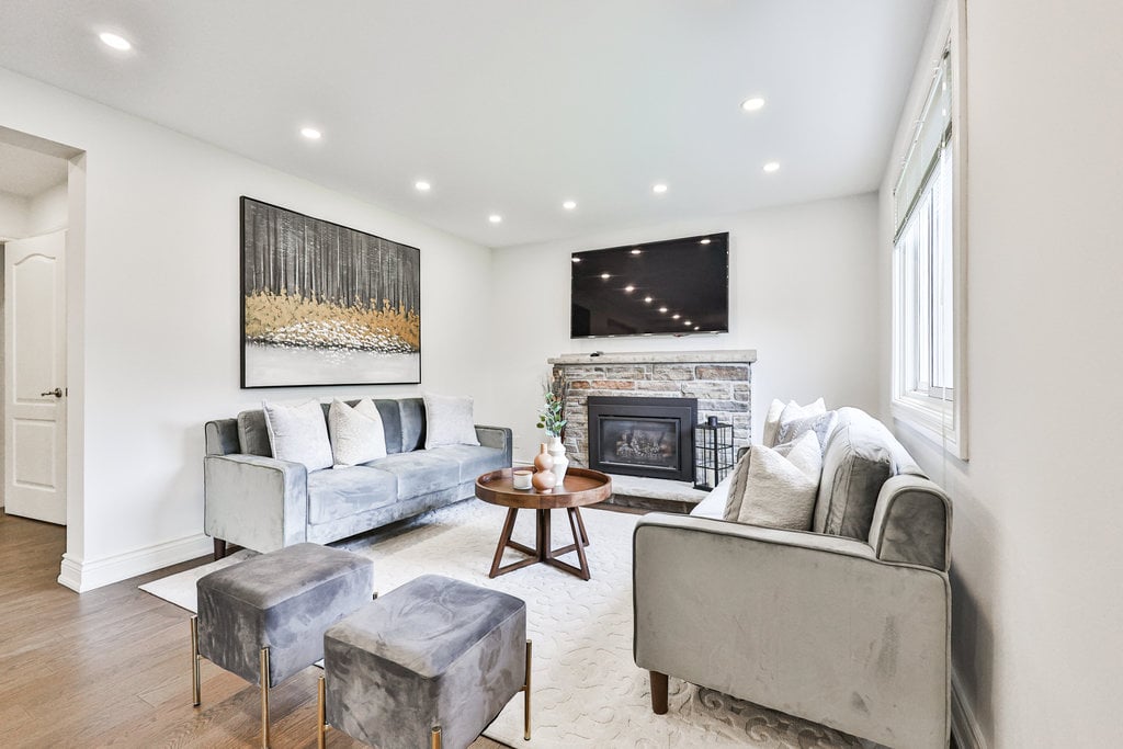 2500 Poplar Cres