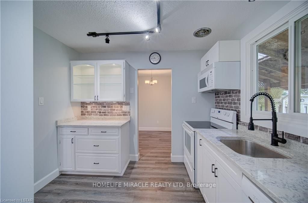 29 Ranchwood Cres