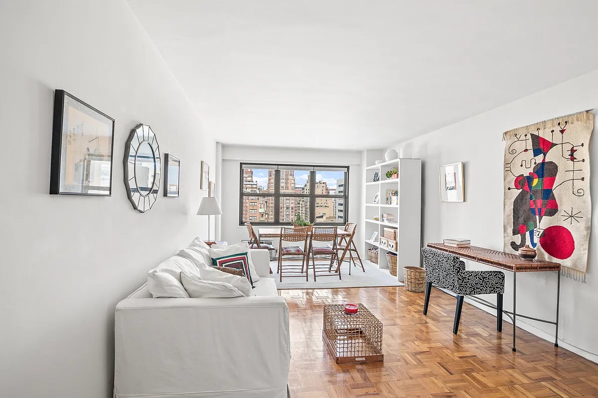 240 East 76th St Unit: 15T