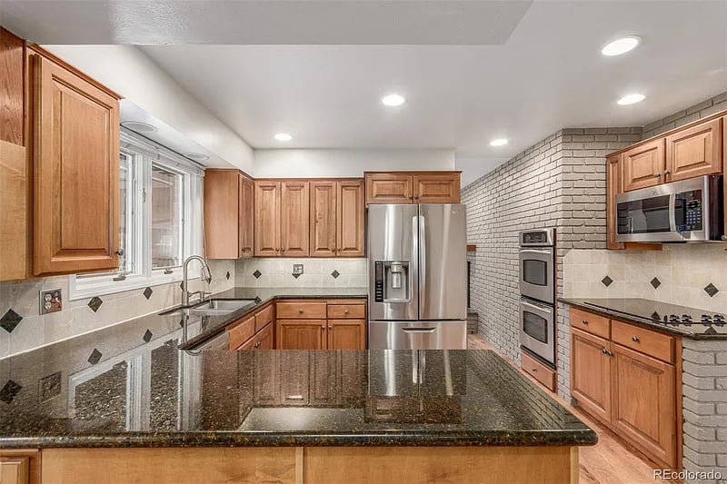 3 Glenview Dr