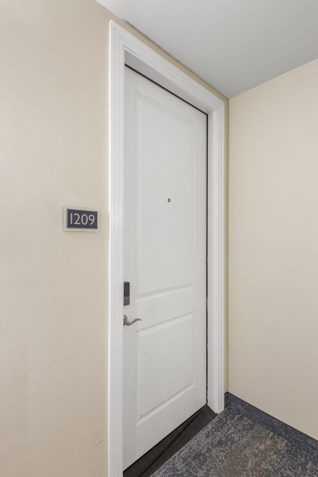 1 E Lexington Avenue 1209