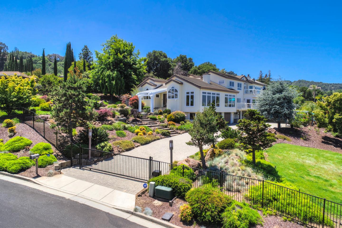 110 Alerche Dr