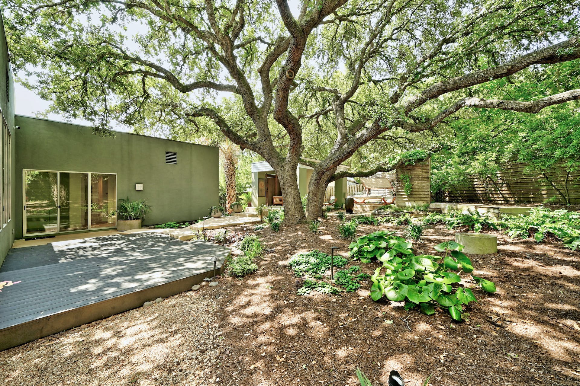 2700 De Soto DR