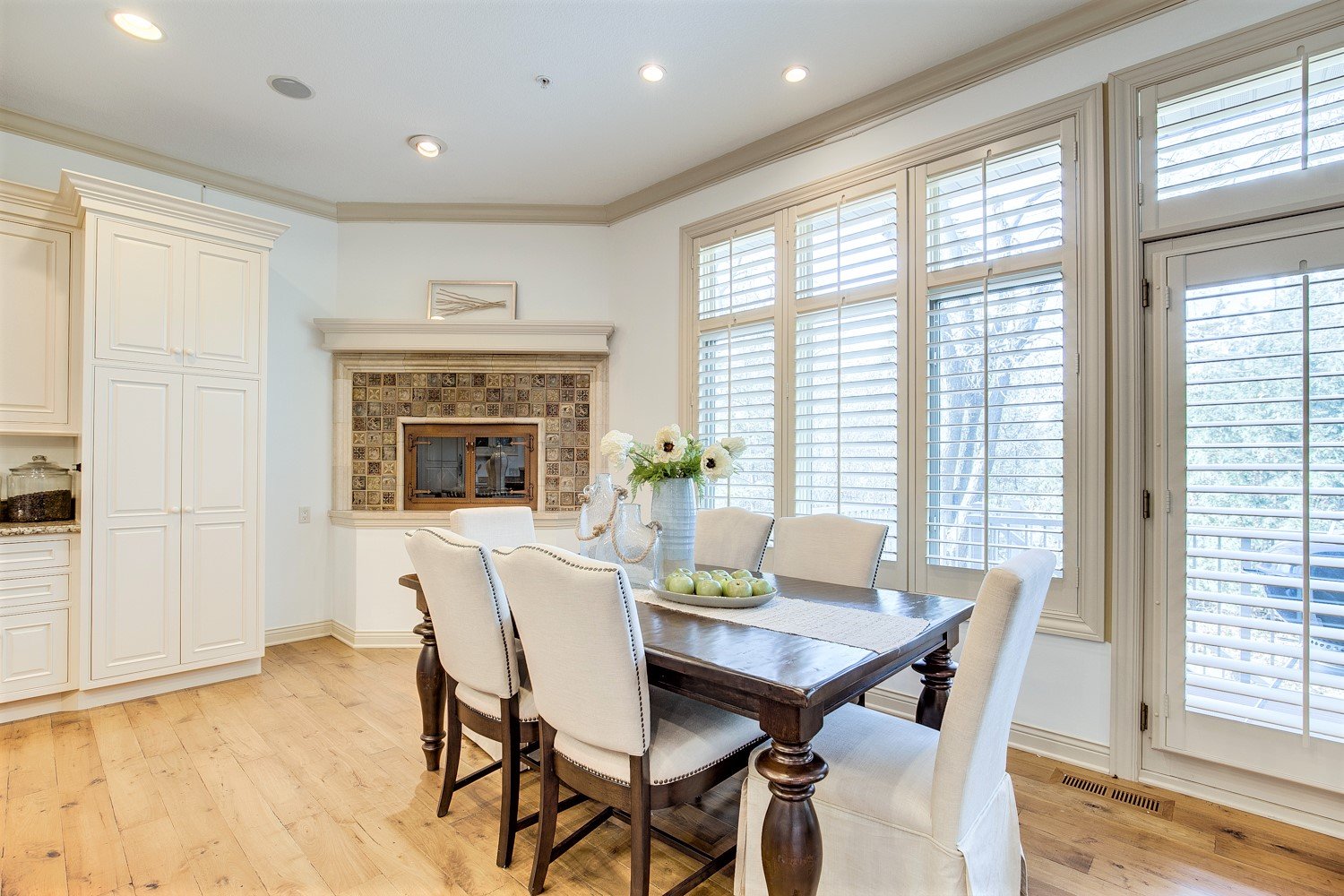 Luxurious Walkout End-Unit in Private Setting