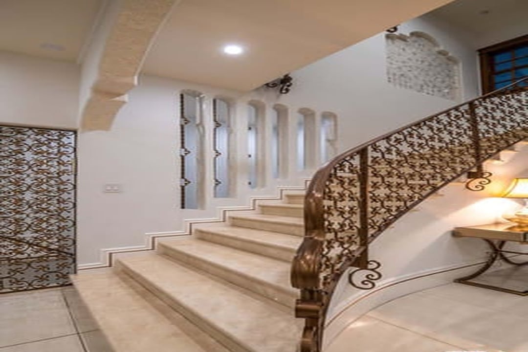 Manor Eminence