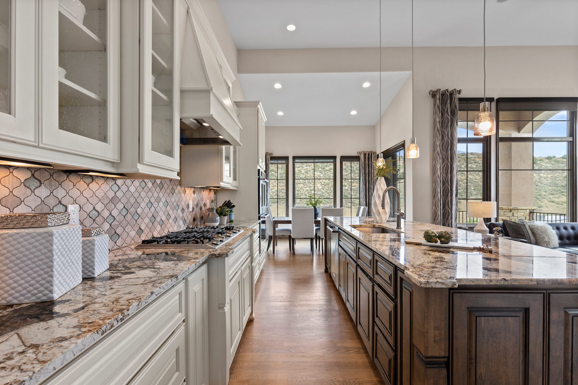 8122 Raphael Lane