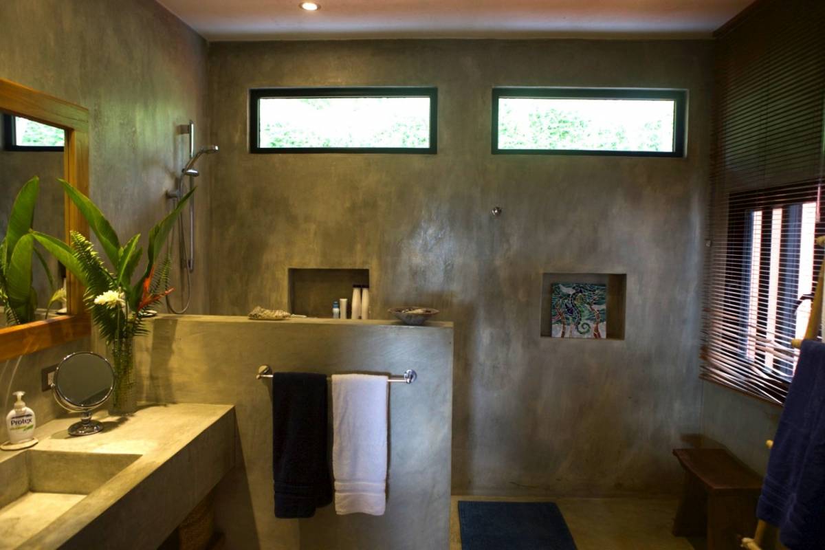 Terra Lodge - Income producing property with two apartments, swimming pool and 1 bedroom home.