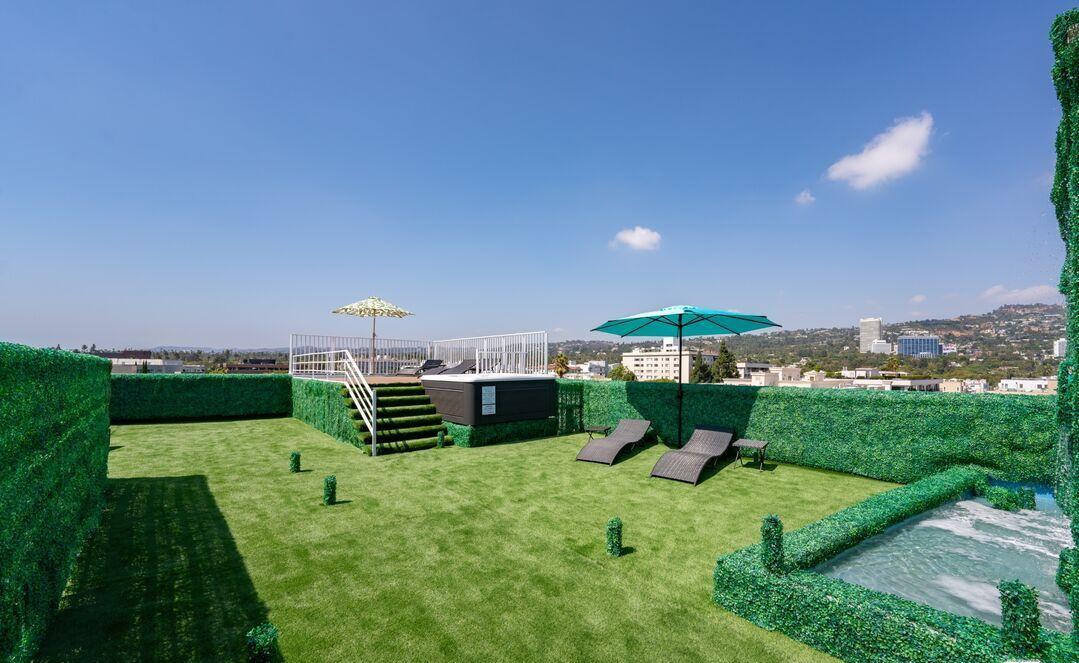 137 N Doheny Dr