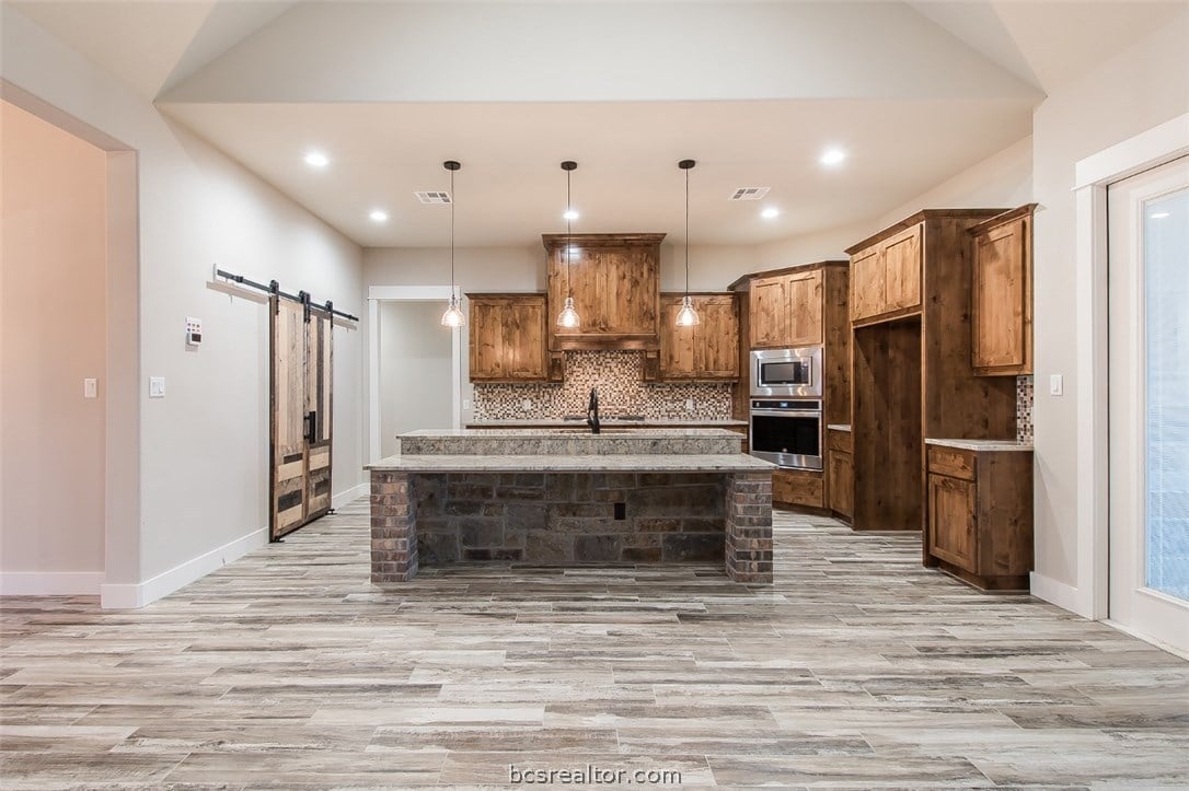 7396 Limestone Ct