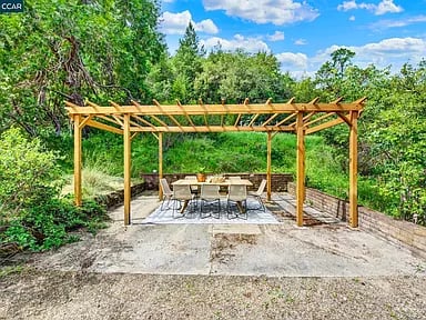 4009 Redwood Rd
