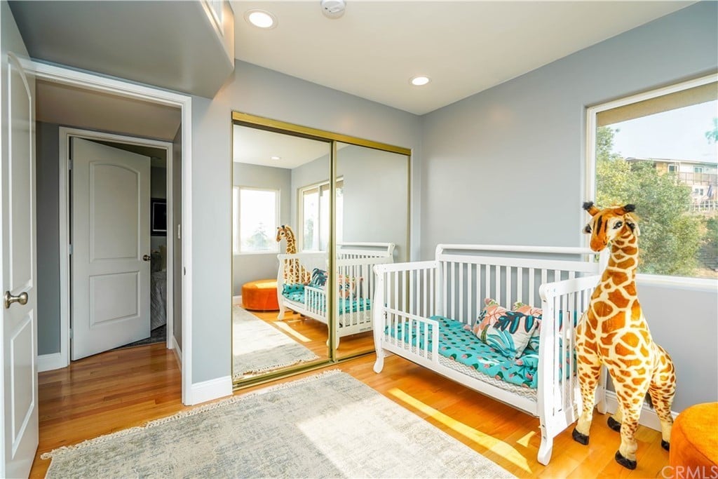 1937 Hanscom Dr