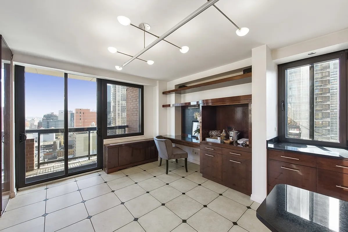 300 E 62nd St #2004