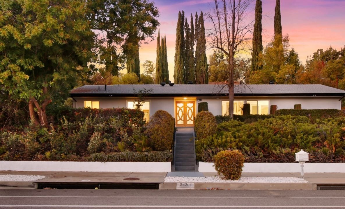 24201 Burbank Blvd, Woodland Hills