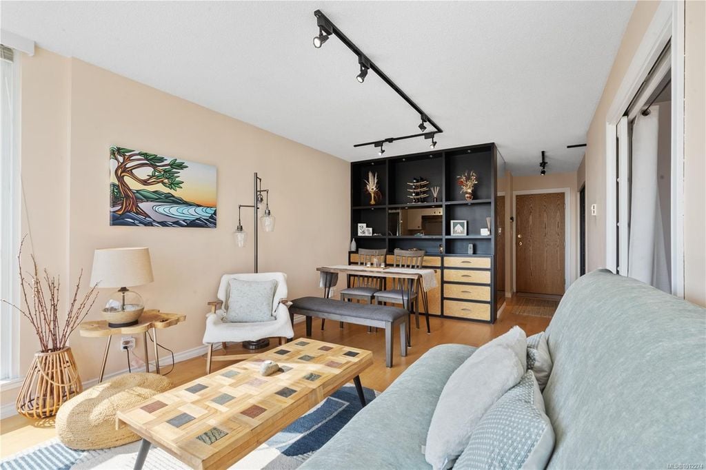835 View St, #910