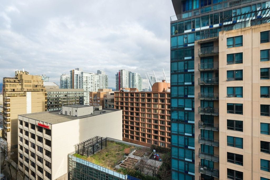233 Robson St, #1705