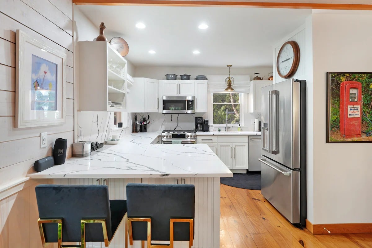 Renovated Oak Bluffs Retreat With Lagoon Access