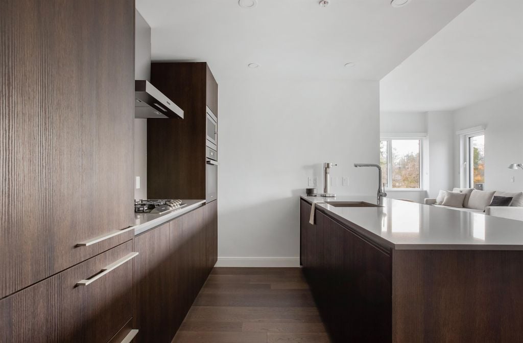 4908 Cambie St, #405