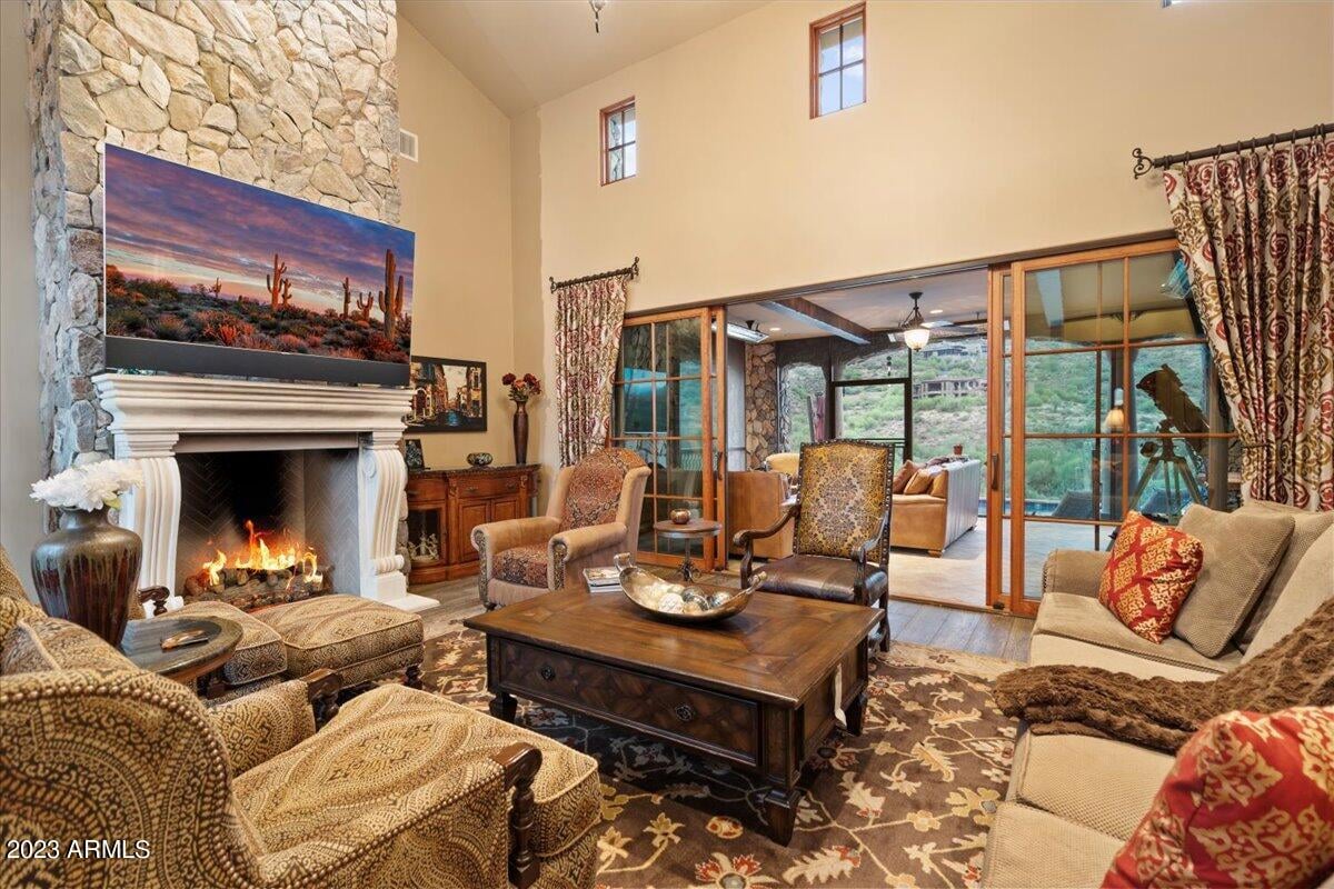 9514 E Madera Dr