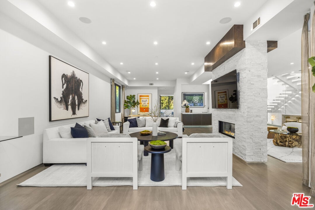  9586 Shirley Ln