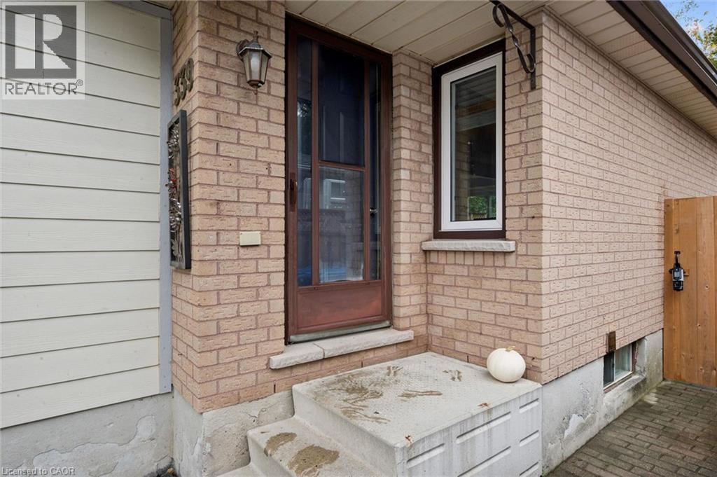339 Strathallan St