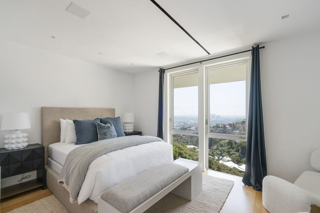 Nova Estate, Sunset Plaza Dr, 90069