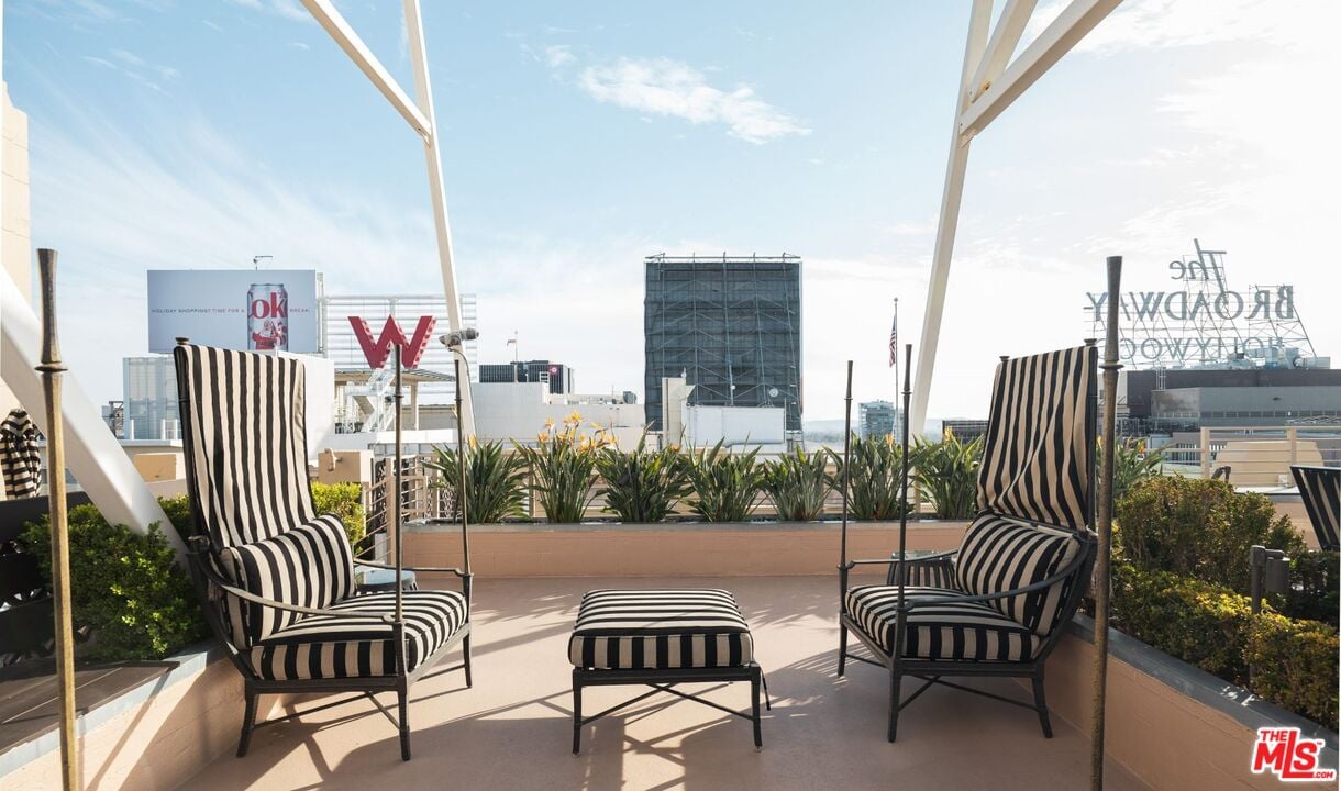 6253 Hollywood Blvd, #402