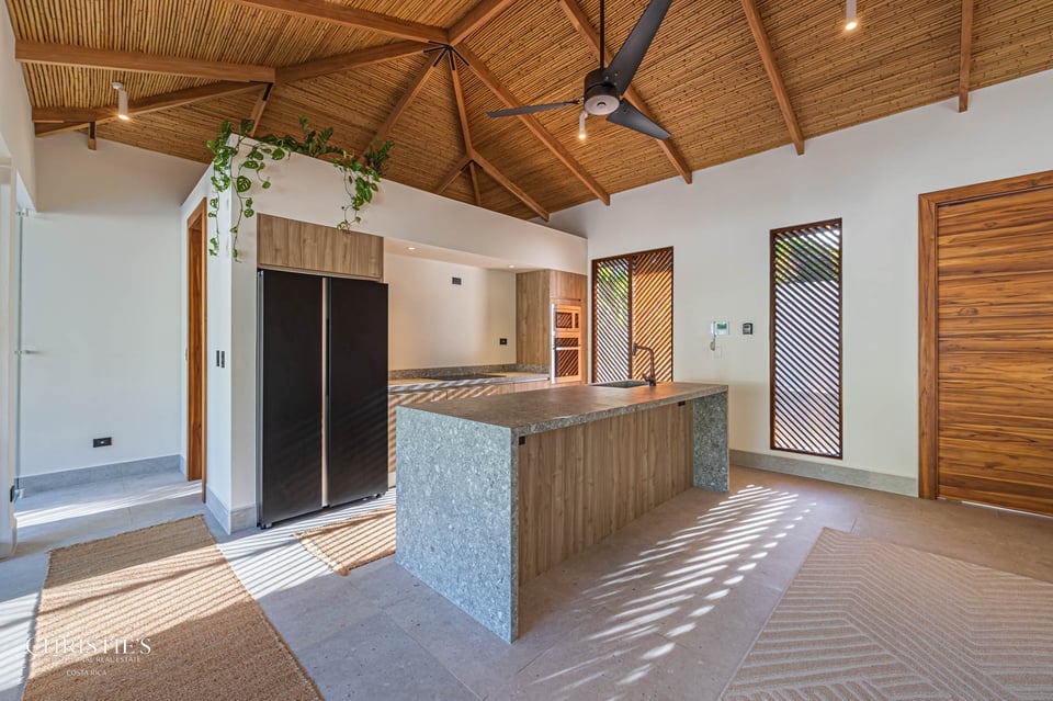 Casa Ohana – Comtemporary Luxury Villa, Steps from the Beach