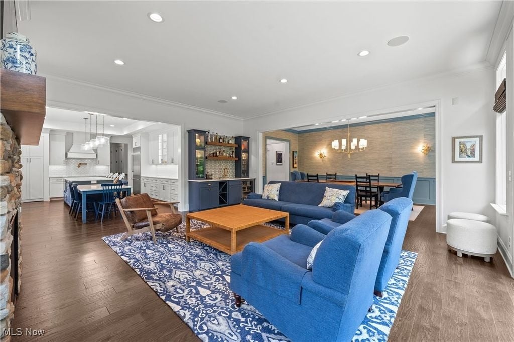 300 Woodridge Ln