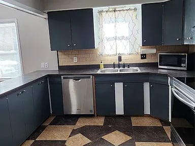 130 W 22nd St