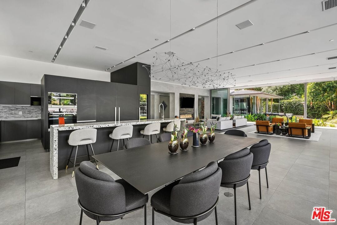 Nova Heights, Loma Vista Dr, 90210